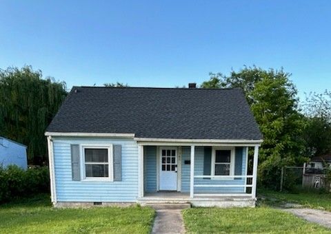 745 Queen Avenue Northwest